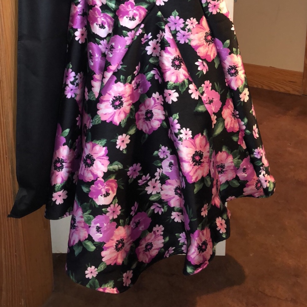 Prom dress - Picture 2 of 7